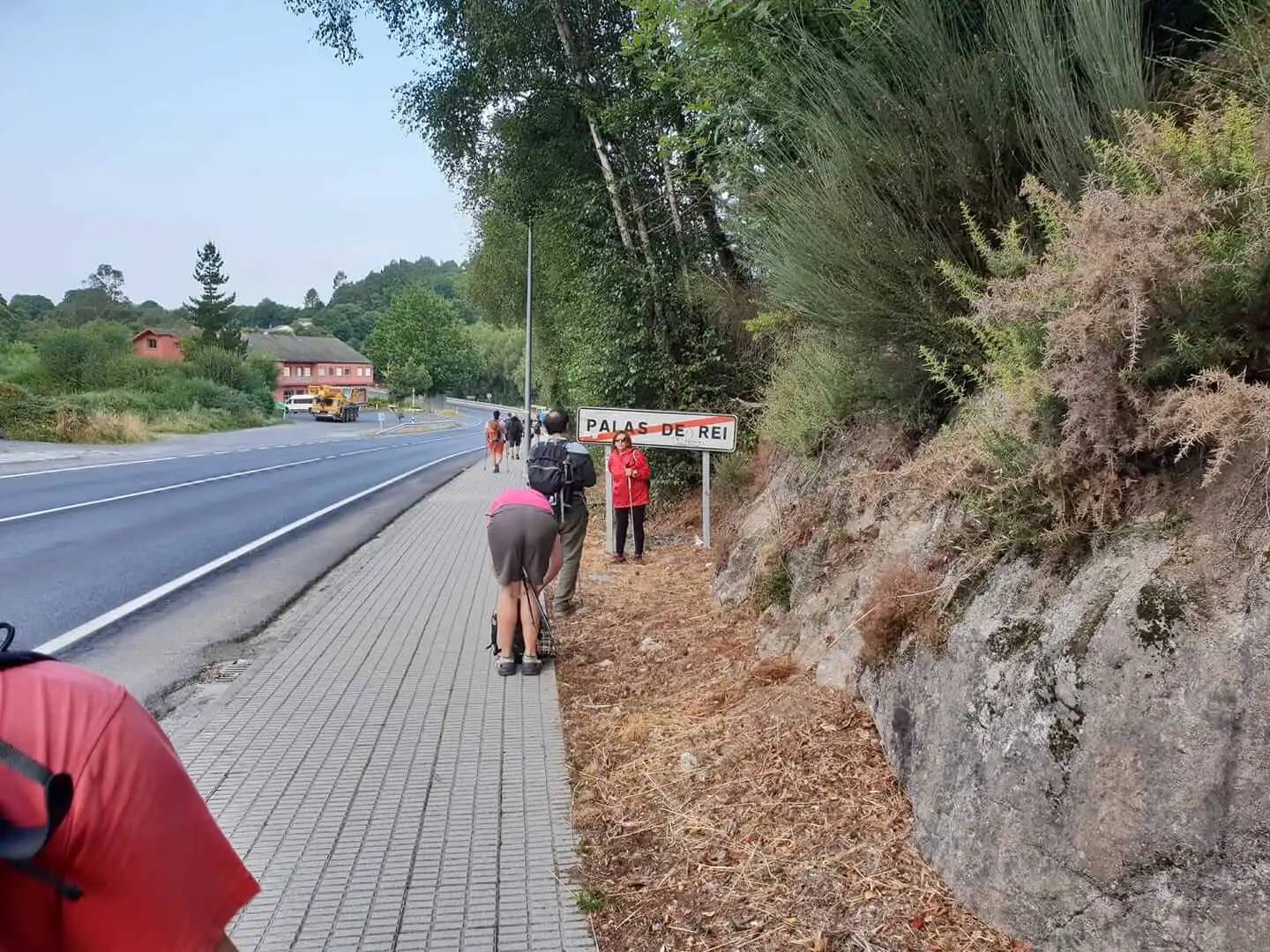 Pilger kommen in Palas de Rei auf dem Camino de Santiago an